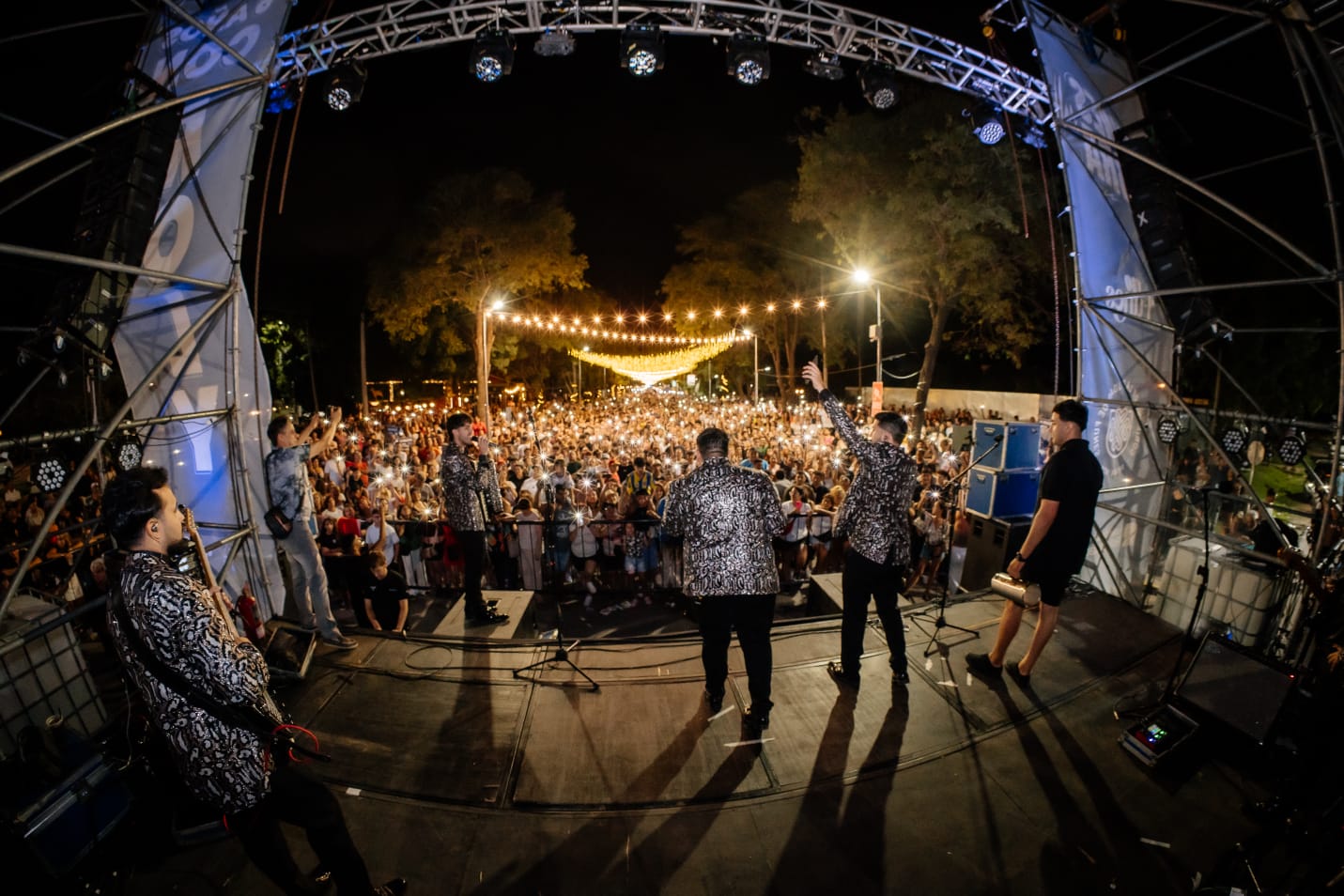 Funes Vibra anuncia su edición verano 2016 a puro baile con la presencia de "Los Lirios" en el escenario